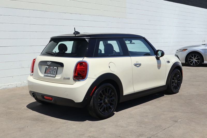 MINI Hardtop 2 Door Vehicle Full-screen Gallery Image 05