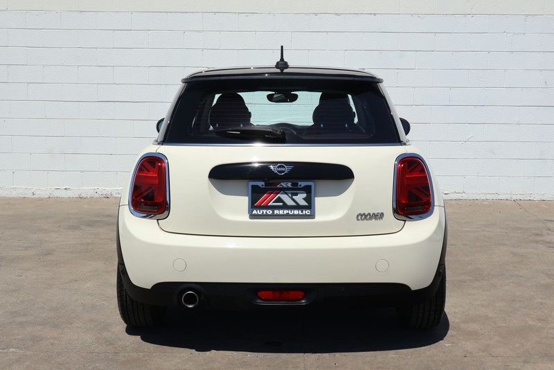 MINI Hardtop 2 Door Vehicle Full-screen Gallery Image 06