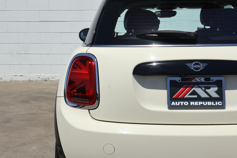 MINI Hardtop 2 Door Vehicle Full-screen Gallery Image 07