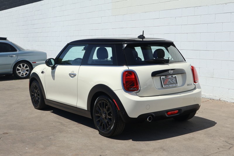 MINI Hardtop 2 Door Vehicle Full-screen Gallery Image 09