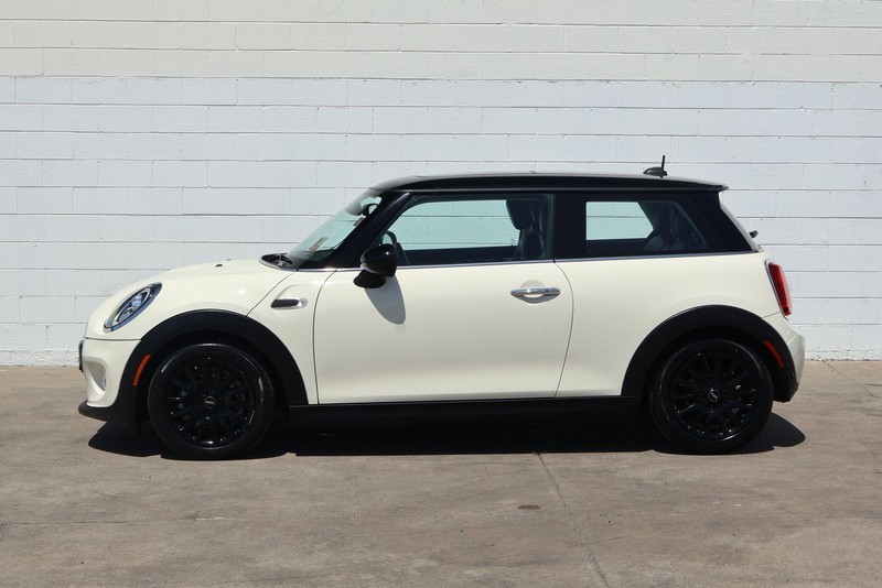 MINI Hardtop 2 Door Vehicle Full-screen Gallery Image 10