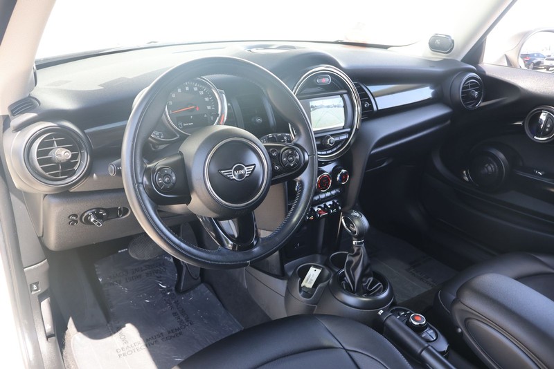 MINI Hardtop 2 Door Vehicle Full-screen Gallery Image 15