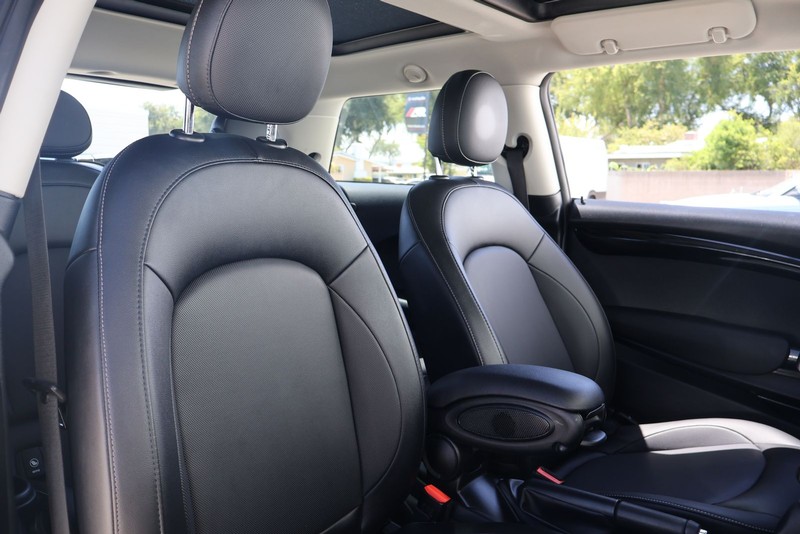 MINI Hardtop 2 Door Vehicle Full-screen Gallery Image 19