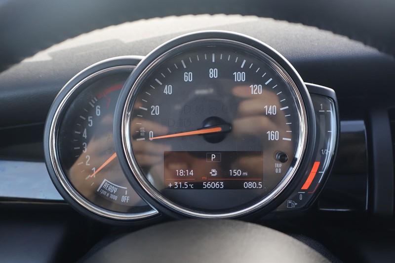 MINI Hardtop 2 Door Vehicle Full-screen Gallery Image 22