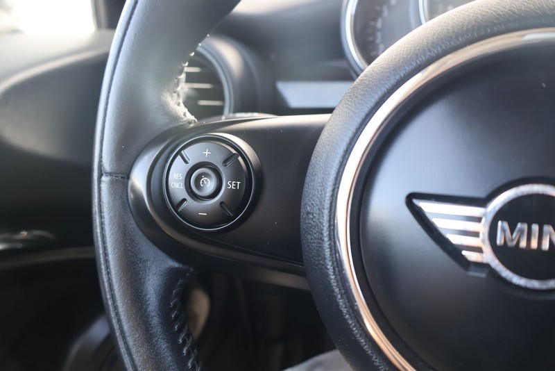 MINI Hardtop 2 Door Vehicle Full-screen Gallery Image 24