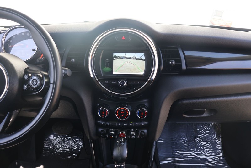 MINI Hardtop 2 Door Vehicle Full-screen Gallery Image 26
