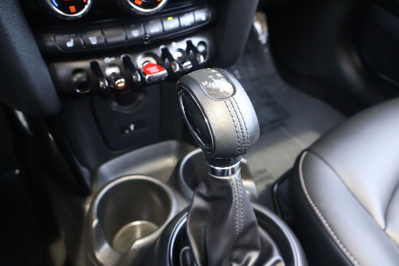 MINI Hardtop 2 Door Vehicle Full-screen Gallery Image 30