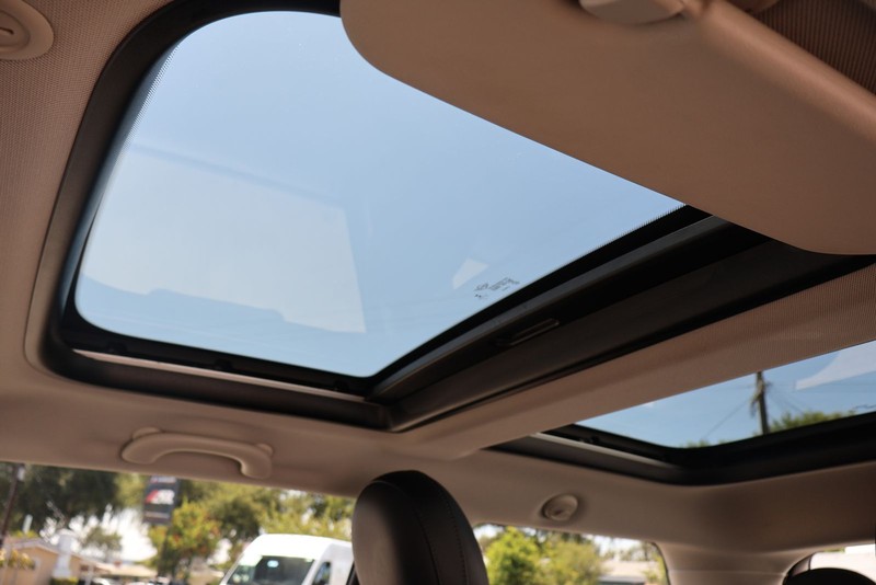 MINI Hardtop 2 Door Vehicle Full-screen Gallery Image 33