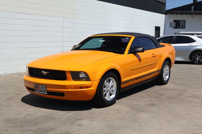 Ford Mustang Vehicle Full-screen Gallery Image 11