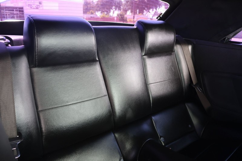 Ford Mustang Vehicle Full-screen Gallery Image 20