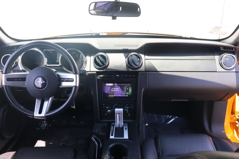 Ford Mustang Vehicle Full-screen Gallery Image 21