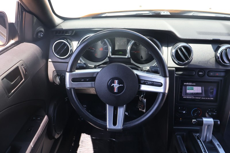 Ford Mustang Vehicle Full-screen Gallery Image 23