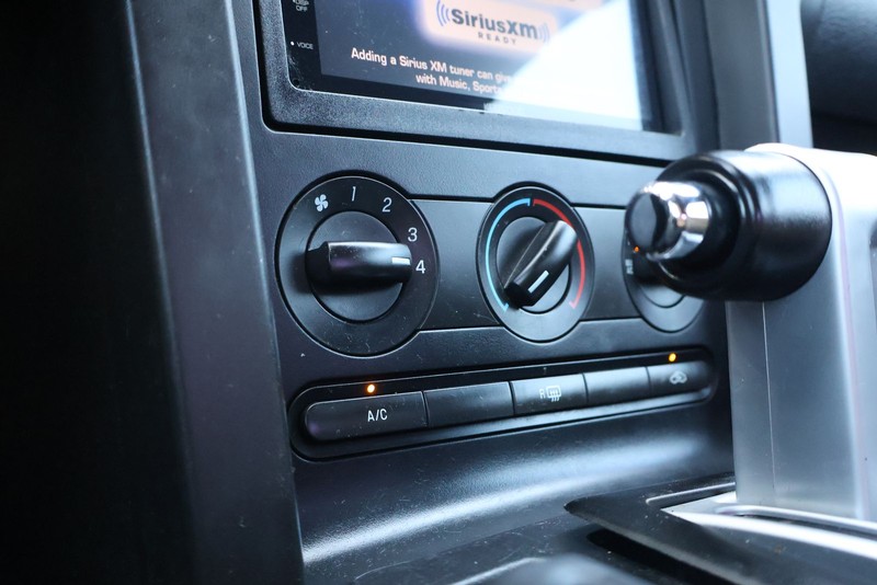 Ford Mustang Vehicle Full-screen Gallery Image 28