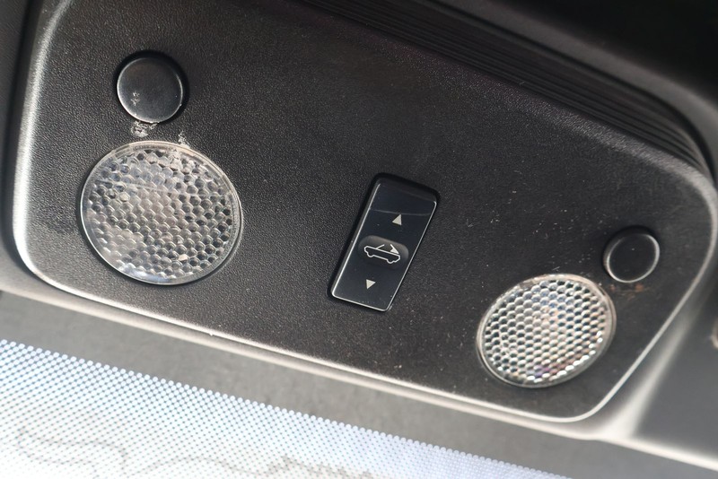 Ford Mustang Vehicle Full-screen Gallery Image 29