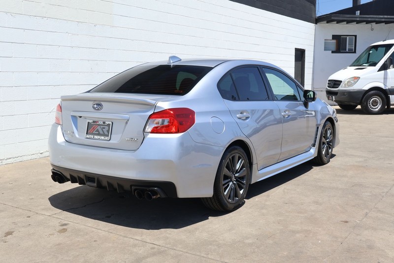 Subaru WRX Vehicle Full-screen Gallery Image 05