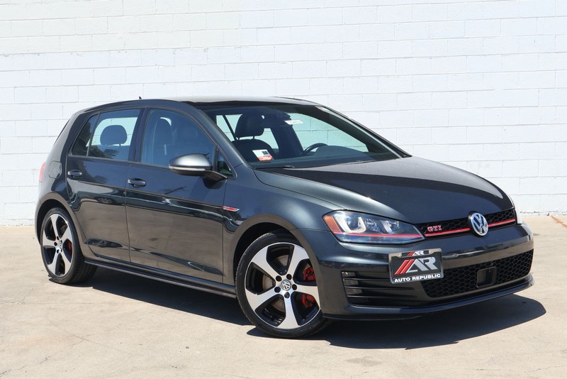 Volkswagen Golf GTI Vehicle Full-screen Gallery Image 01