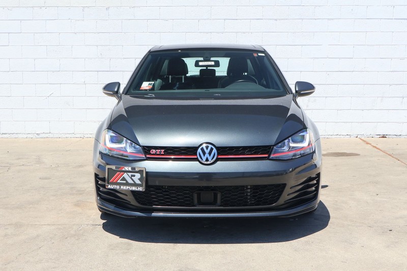 Volkswagen Golf GTI Vehicle Full-screen Gallery Image 02
