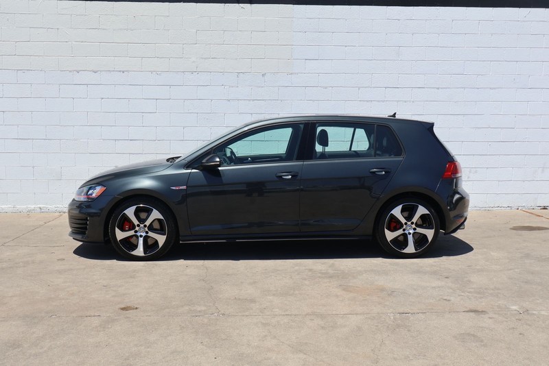 Volkswagen Golf GTI Vehicle Full-screen Gallery Image 10