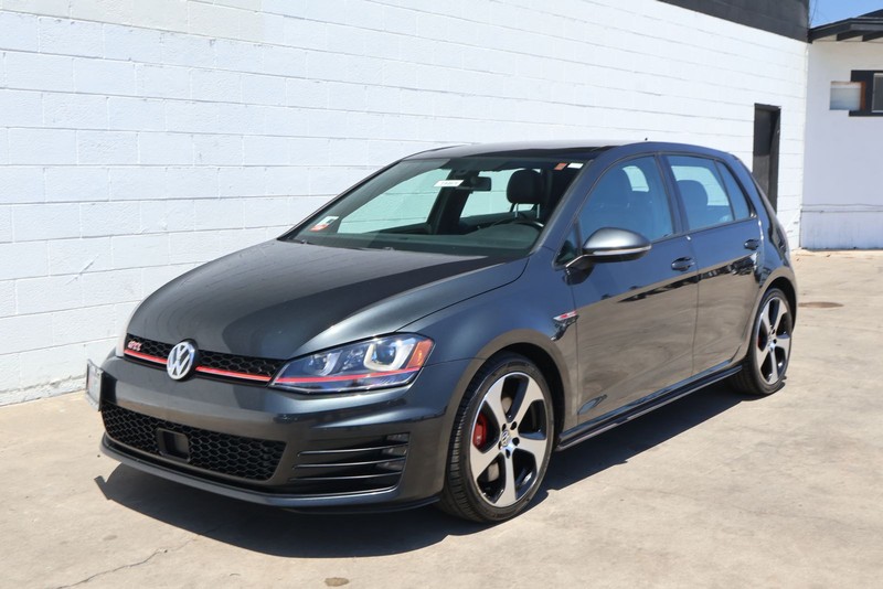 Volkswagen Golf GTI Vehicle Full-screen Gallery Image 11