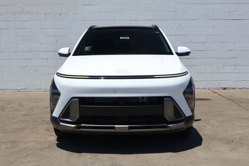 Hyundai Kona Vehicle Full-screen Gallery Image 03