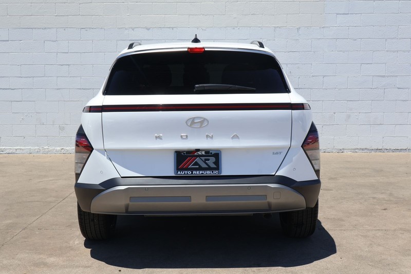 Hyundai Kona Vehicle Full-screen Gallery Image 11