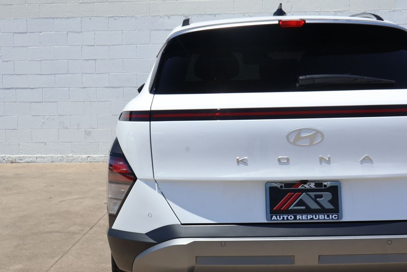 Hyundai Kona Vehicle Full-screen Gallery Image 12
