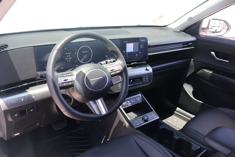 Hyundai Kona Vehicle Full-screen Gallery Image 13
