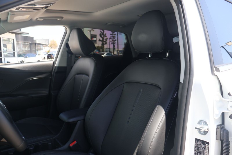 Hyundai Kona Vehicle Full-screen Gallery Image 15