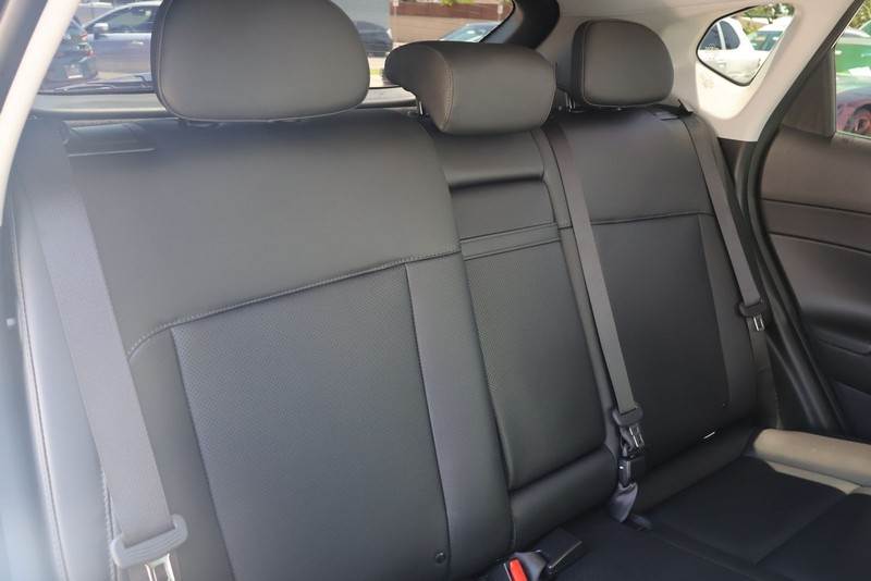 Hyundai Kona Vehicle Full-screen Gallery Image 19
