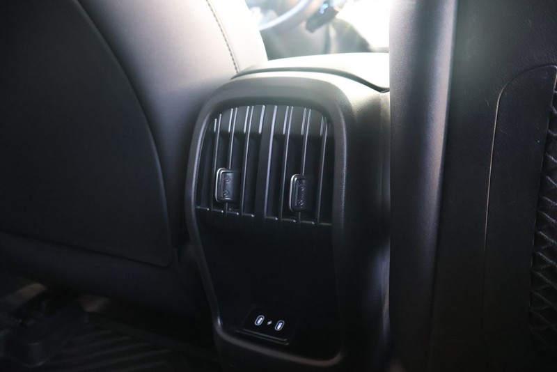 Hyundai Kona Vehicle Full-screen Gallery Image 20