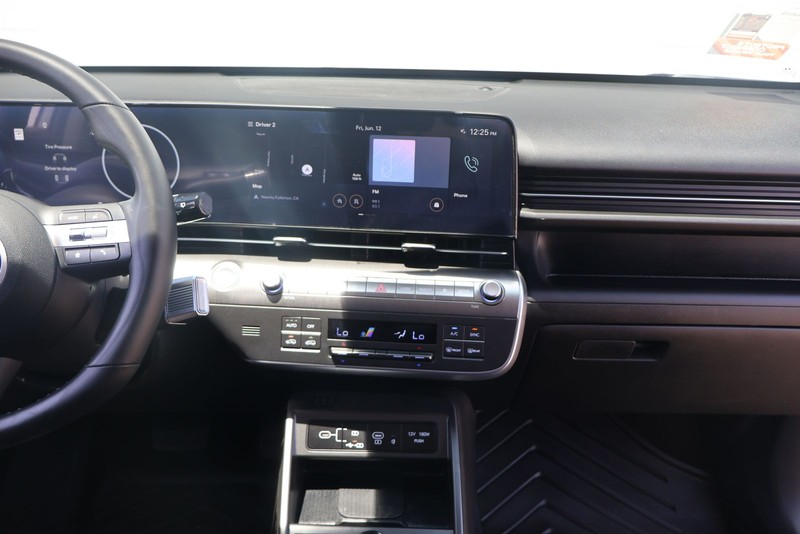 Hyundai Kona Vehicle Full-screen Gallery Image 22
