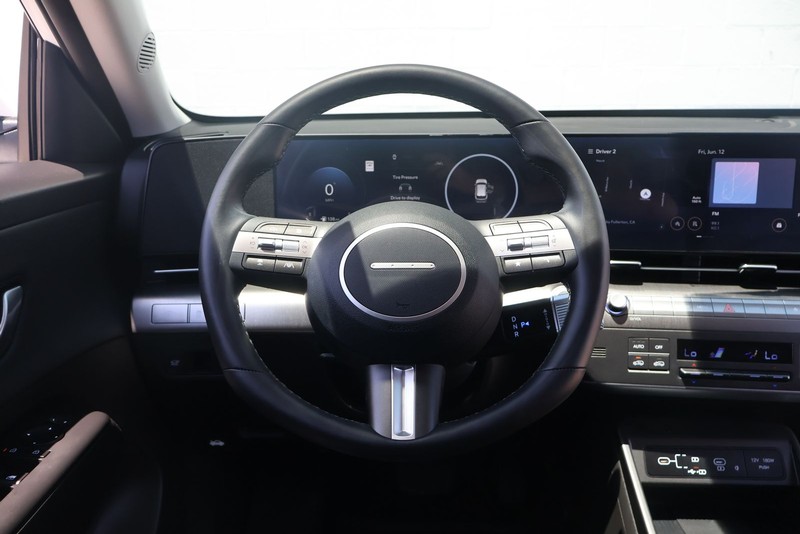 Hyundai Kona Vehicle Full-screen Gallery Image 23