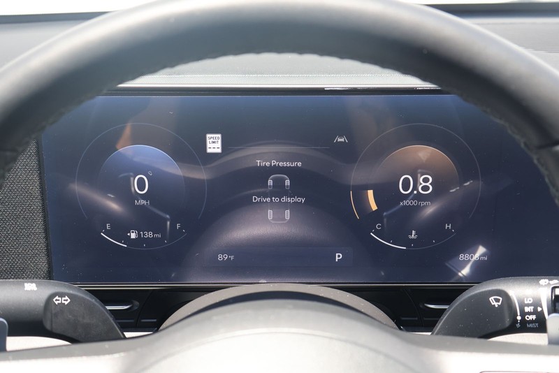 Hyundai Kona Vehicle Full-screen Gallery Image 24