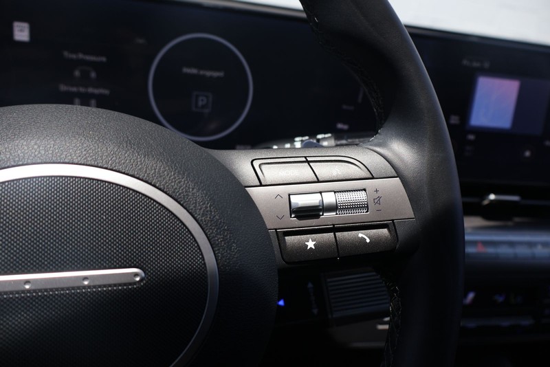 Hyundai Kona Vehicle Full-screen Gallery Image 28