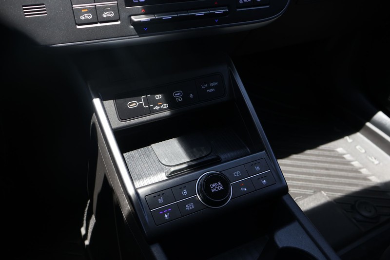 Hyundai Kona Vehicle Full-screen Gallery Image 30