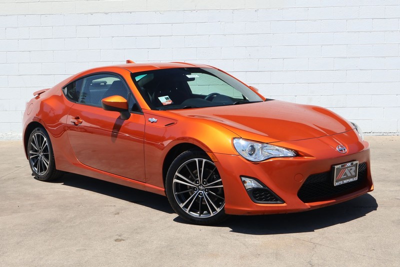 Scion FR-S Vehicle Full-screen Gallery Image 01