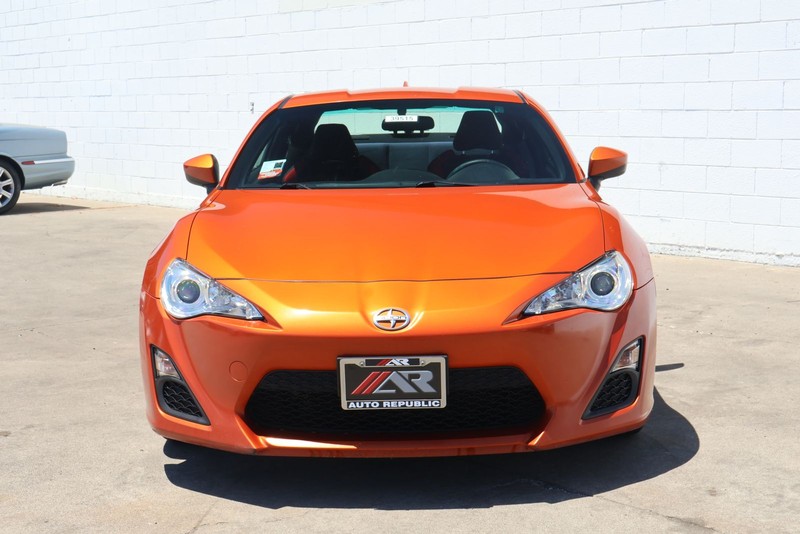 Scion FR-S Vehicle Full-screen Gallery Image 02