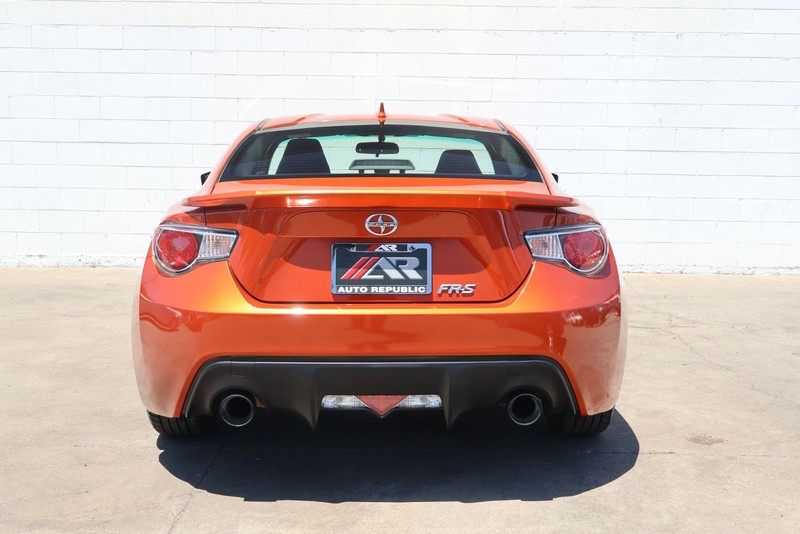 Scion FR-S Vehicle Full-screen Gallery Image 06