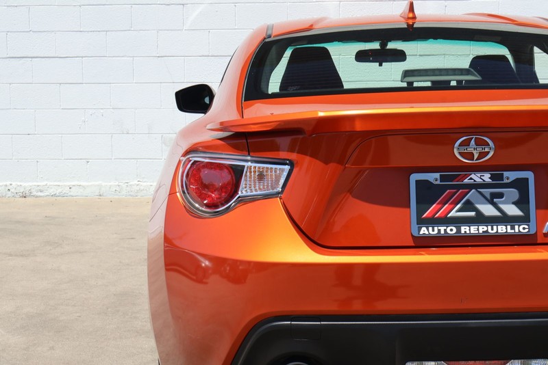 Scion FR-S Vehicle Full-screen Gallery Image 07