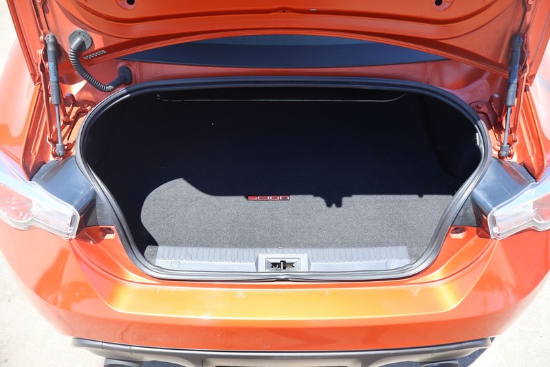 Scion FR-S Vehicle Full-screen Gallery Image 08
