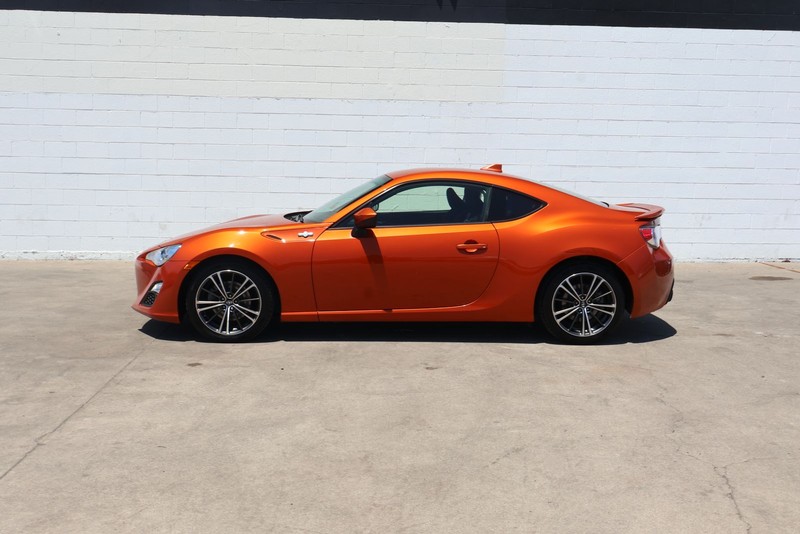 Scion FR-S Vehicle Full-screen Gallery Image 10