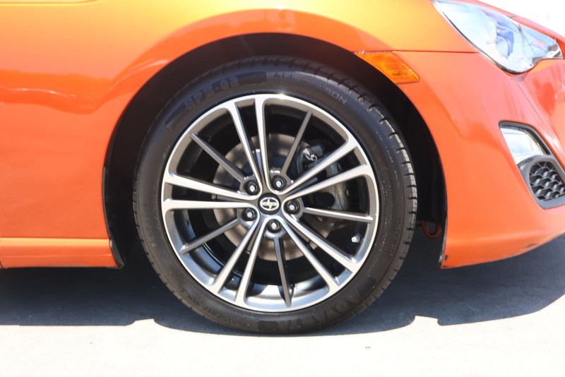 Scion FR-S Vehicle Full-screen Gallery Image 13