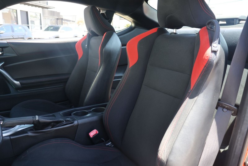Scion FR-S Vehicle Full-screen Gallery Image 16
