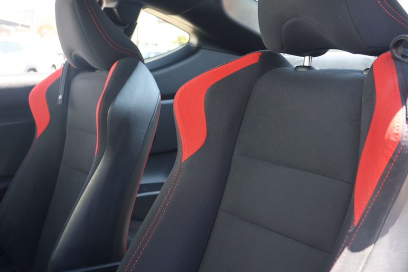 Scion FR-S Vehicle Full-screen Gallery Image 17