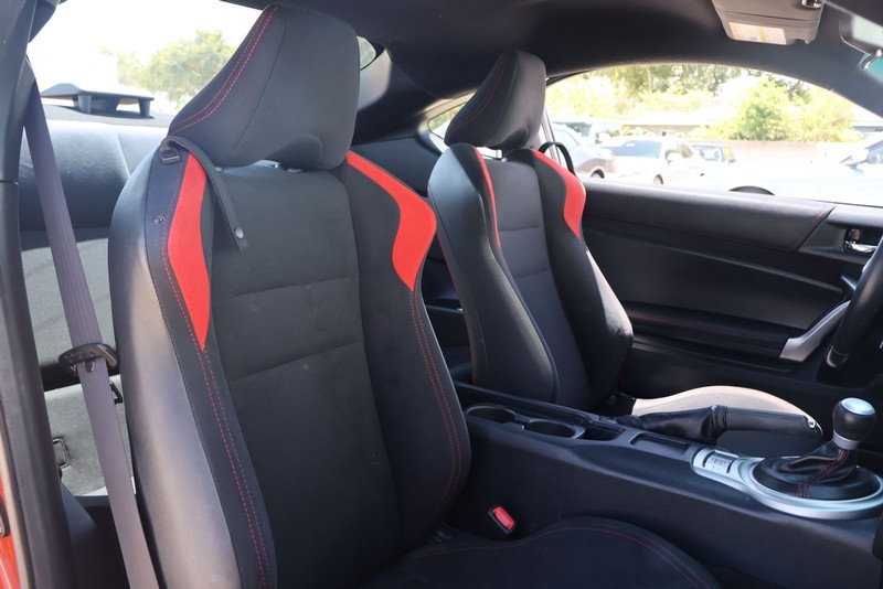 Scion FR-S Vehicle Full-screen Gallery Image 19
