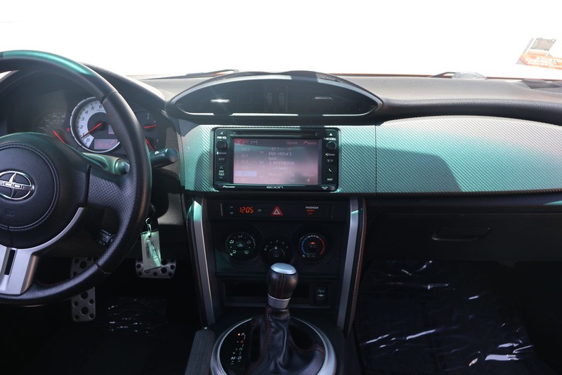 Scion FR-S Vehicle Full-screen Gallery Image 21