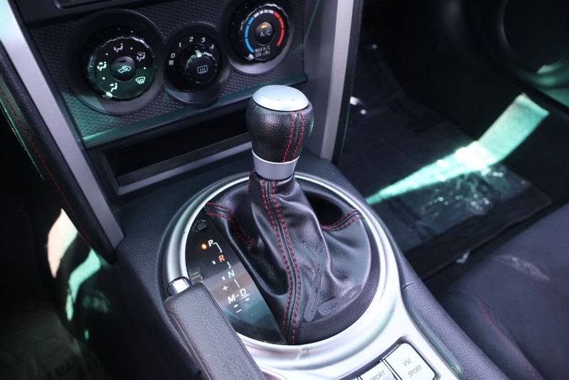 Scion FR-S Vehicle Full-screen Gallery Image 25
