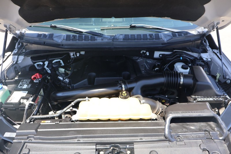 Ford F-150 Vehicle Full-screen Gallery Image 02