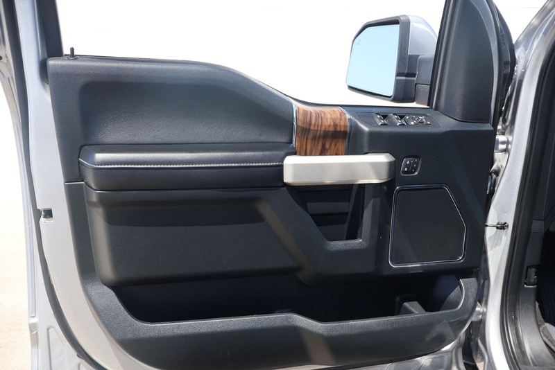 Ford F-150 Vehicle Full-screen Gallery Image 12