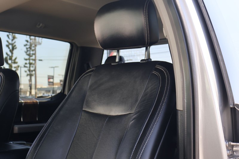 Ford F-150 Vehicle Full-screen Gallery Image 14